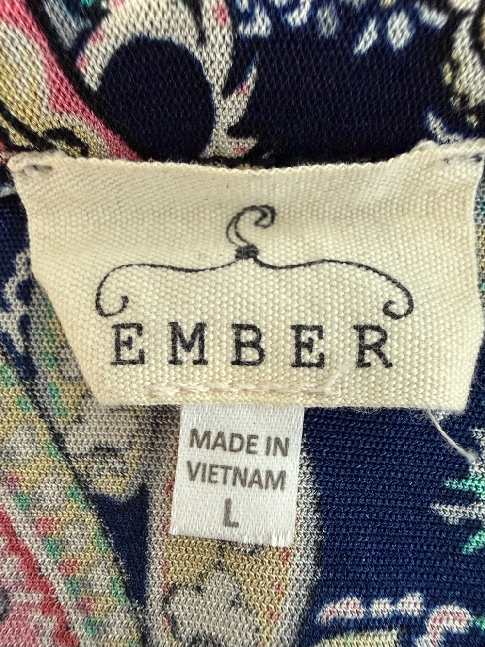 Ember Sleeveless Button down Paisley V-Neck Top in Navy SZL - Picture 5 of 15